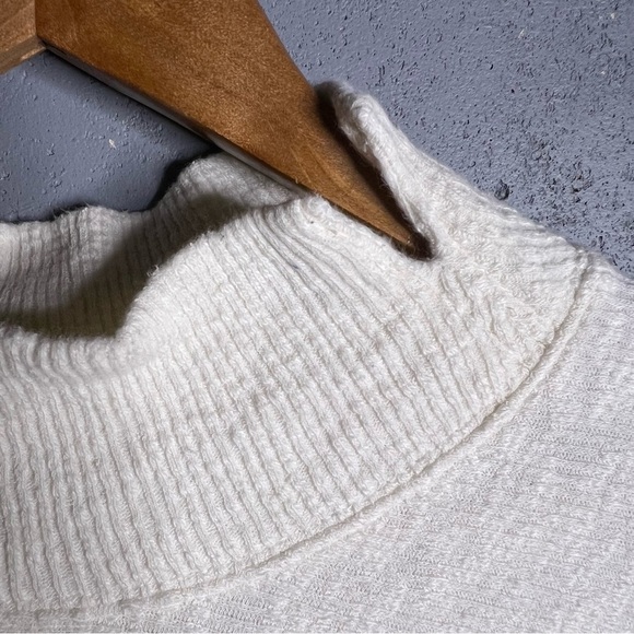 Free People Casey Tunic Sweater im Ivory.  size Small. - Picture 7 of 15